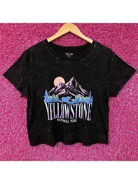 Pretty Rebel Yellowstone National Park Crop Graphic Tee Medium